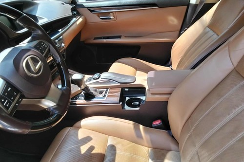 Old 2017 Lexus ES 350