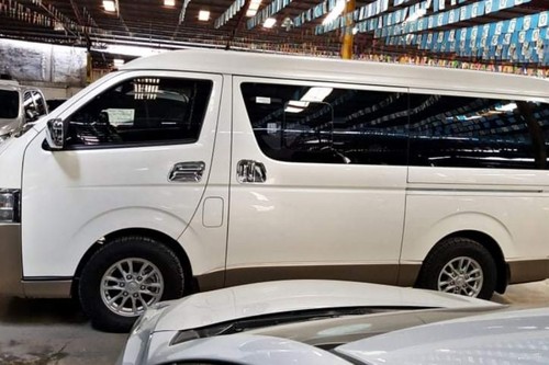 Old 2016 Toyota Hiace 2.5 L Super Grandia AT