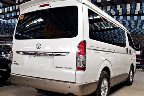 Second hand 2016 Toyota Hiace 2.5 L Super Grandia AT 