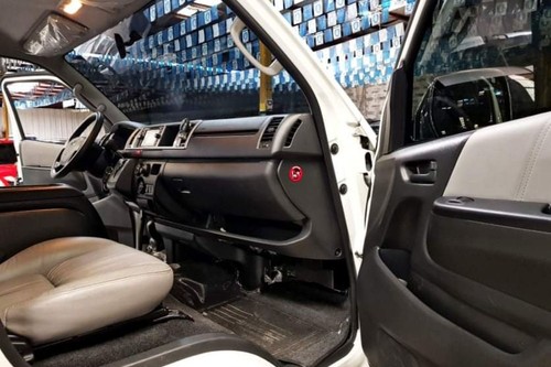 Used 2016 Toyota Hiace 2.5 L Super Grandia AT