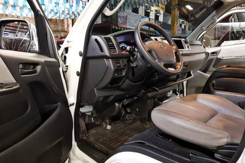 Used 2016 Toyota Hiace 2.5 L Super Grandia AT