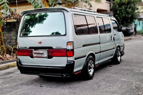 Second hand 2003 Toyota Hiace 2.5L Commuter MT 