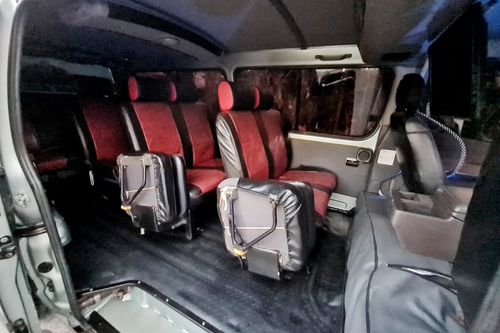 Second hand 2003 Toyota Hiace 2.5L Commuter MT 