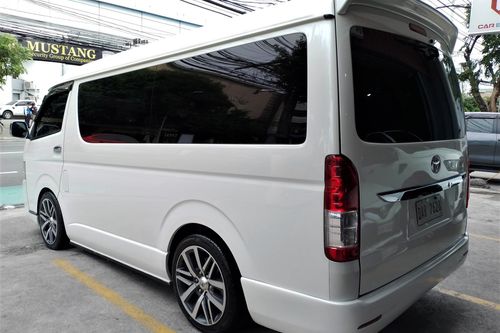 Old 2017 Toyota Hiace 3.0 GL Grandia MT
