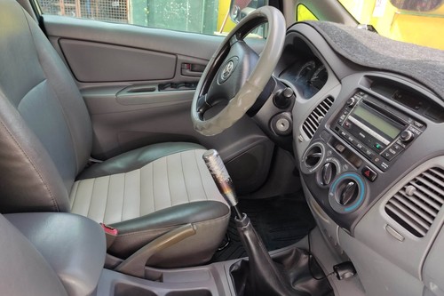 Old 2006 Toyota Innova 2.5L J MT