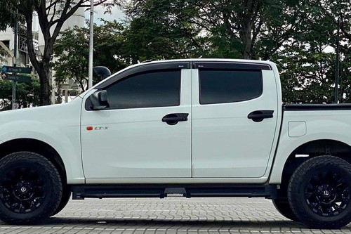 Old 2017 Isuzu D-Max LT-X 4x2 MT