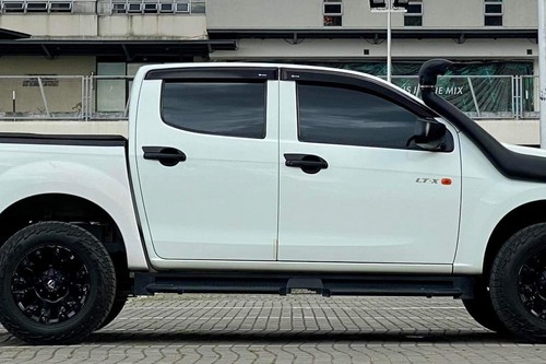 Used 2017 Isuzu D-Max LT-X 4x2 MT