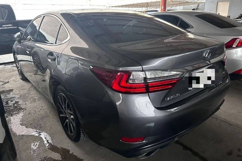 Old 2016 Lexus ES 350 Premier