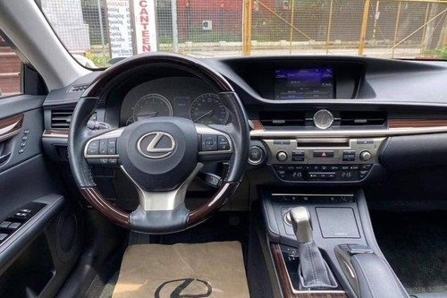 Second hand 2016 Lexus ES 350 Premier 