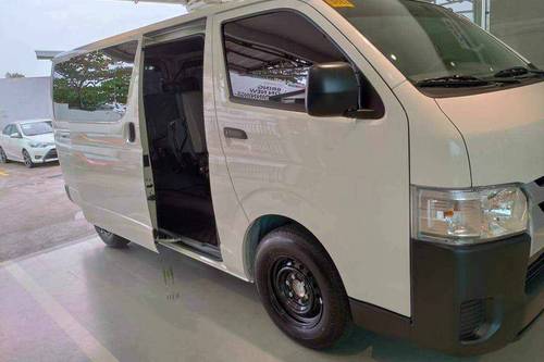 2nd Hand 2021 Toyota Hiace 3.0L Commuter MT