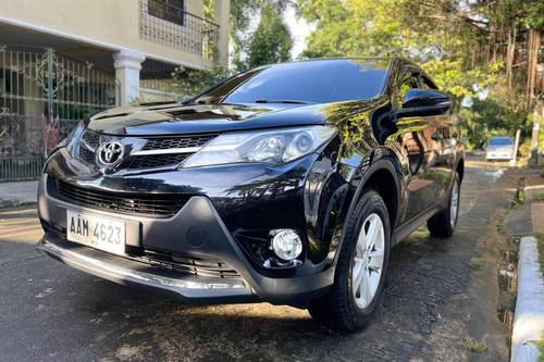 Second hand 2014 Toyota RAV 4 2.5L V AT 4X2 