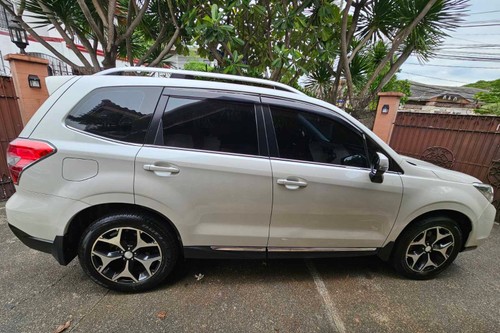 Old 2014 Subaru Forester 2.0i-L