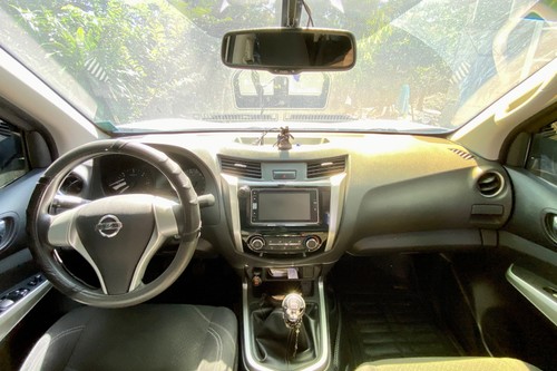 Old 2020 Nissan Navara 2.5L 4x2 EL 6MT Calibre