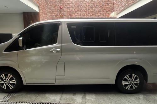Old 2020 Toyota Hiace GL Grandia A/T