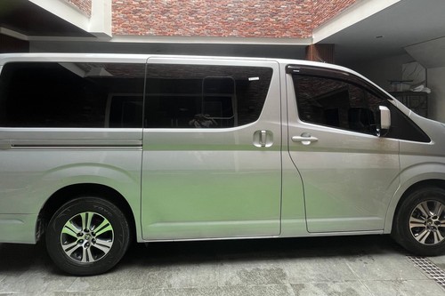 Second hand 2020 Toyota Hiace GL Grandia A/T 