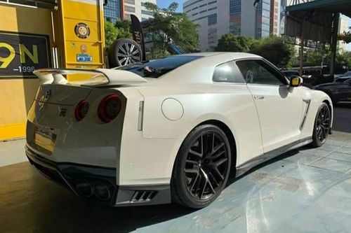 Old 2018 Nissan GT-R Premium