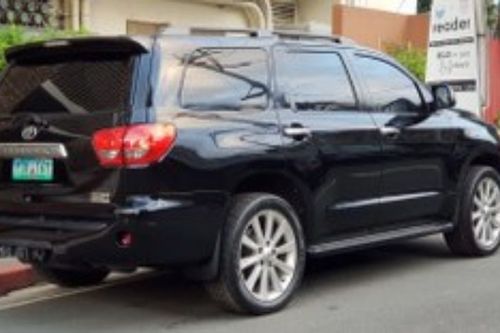 Old 2010 Toyota Sequoia 5.7L AT