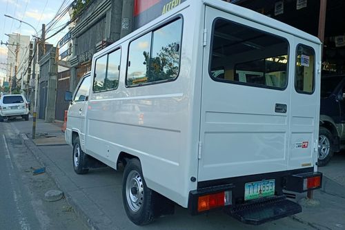 Second hand 2011 Mitsubishi L300 2.5L FB Deluxe MT 
