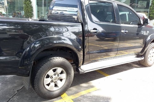Old 2005 Toyota Hilux 2.7 G AT