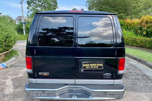 Old 2000 Ford E-150 4.6L Club Wagon AT