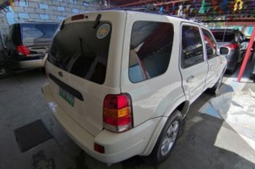 Old 2005 Ford Escape 2.3L XLS AT