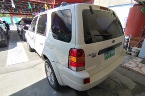 Second hand 2005 Ford Escape 2.3L XLS AT 