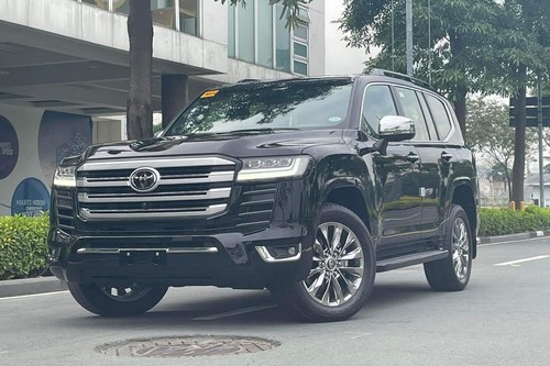 Second hand 2022 Toyota Land Cruiser LC300 ZX 