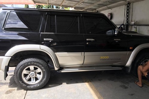 Second hand 2002 Nissan Patrol Royale 5.6 V8 4x4 AT 