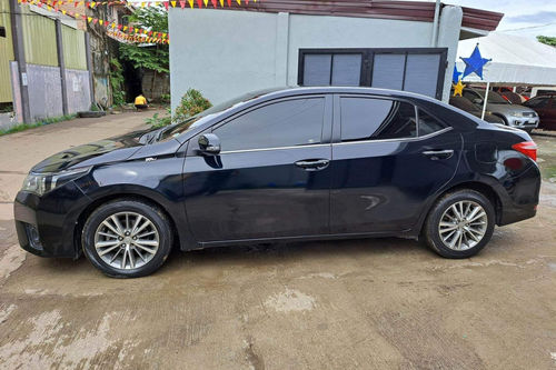 Second hand 2014 Toyota Corolla Altis 1.6 V AT 