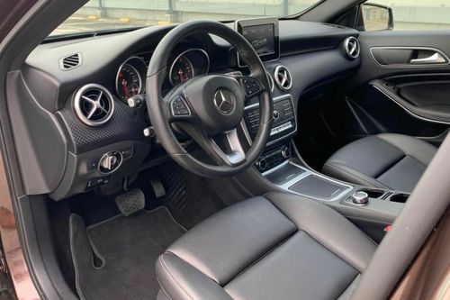 Old 2015 Mercedes-Benz A-Class 180 (automatic)