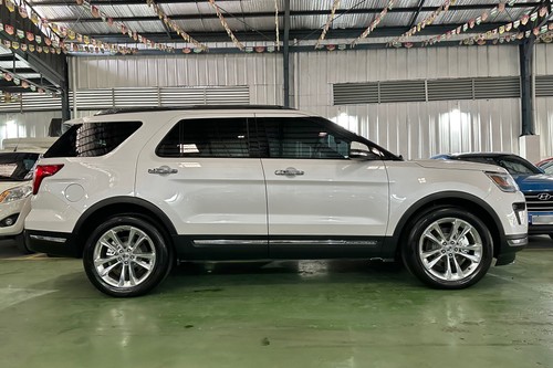 Old 2018 Ford Explorer 2.3L Limited EcoBoost
