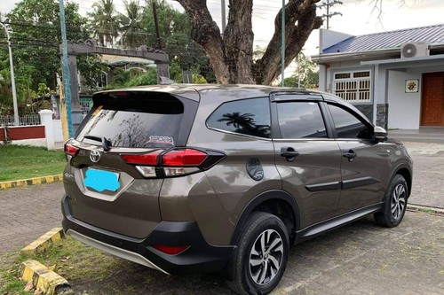 Second hand 2020 Toyota Rush 1.5 E AT 