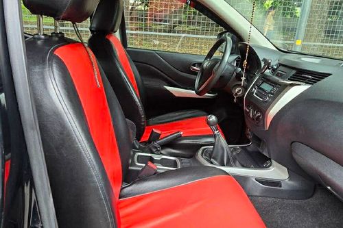 Old 2016 Nissan Navara 2.5L 4x2 EL 7AT Calibre