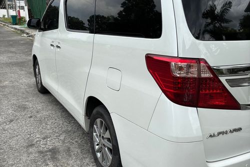 Second hand 2013 Toyota Alphard 2.4L AT 