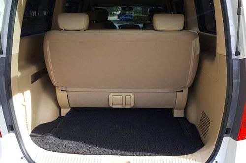 2nd Hand 2019 Hyundai Grand Starex 2.5 CRDi GLS 5AT (Dsl-Swivel) 10 Seater