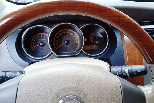 Second hand 2010 Nissan Grand Livina ELITE 