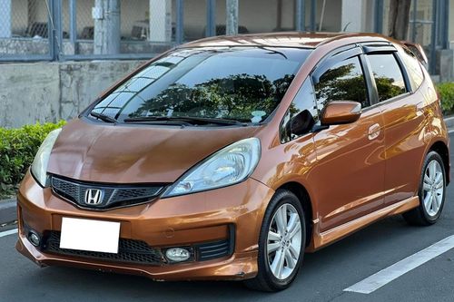 Second hand 2013 Honda Jazz 1.5L V AT 
