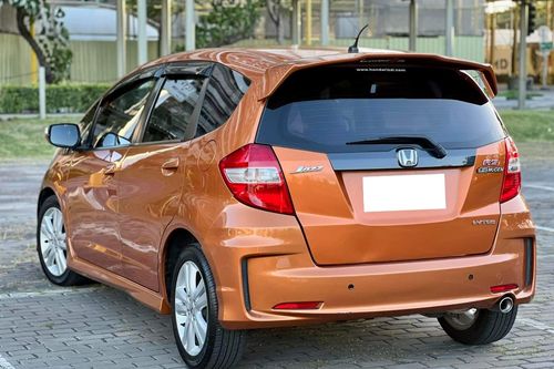 Second hand 2013 Honda Jazz 1.5L V AT 