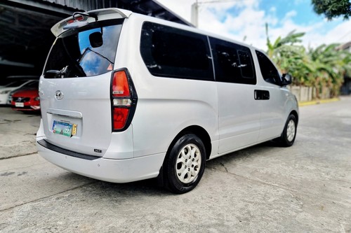 Old 2010 Hyundai Grand Starex 2.5 CRDi GLS 5AT (Dsl-Swivel) 10 Seater