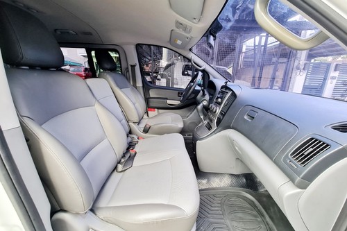 Used 2010 Hyundai Grand Starex 2.5 CRDi GLS 5AT (Dsl-Swivel) 10 Seater