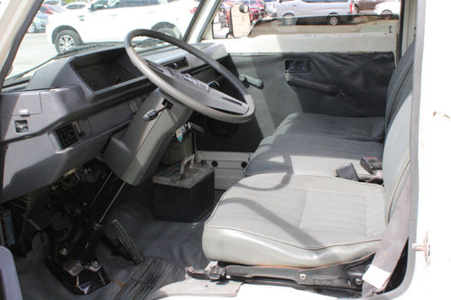 Used 2017 Mitsubishi L300 2.5L FB Deluxe MT