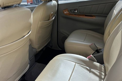 Old 2012 Toyota Innova 2.0 G Gas AT