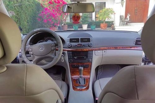 Old 2008 Mercedes-Benz E-Class Sedan 3.0L E280 AT