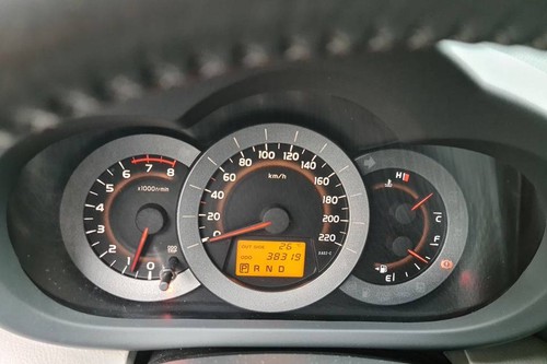 Second hand 2011 Toyota RAV 4 2.4 L AT 