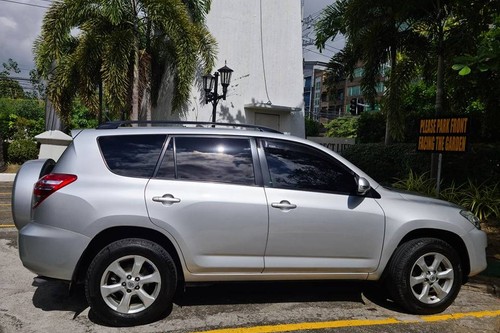 Old 2011 Toyota RAV 4 2.4 L AT