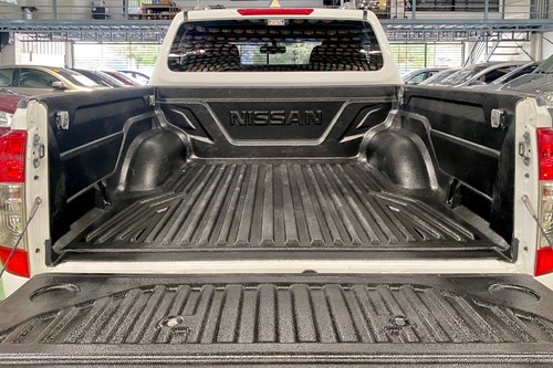 Used 2020 Nissan NP300 Navara 2.5L 4x2 EL 7AT Calibre