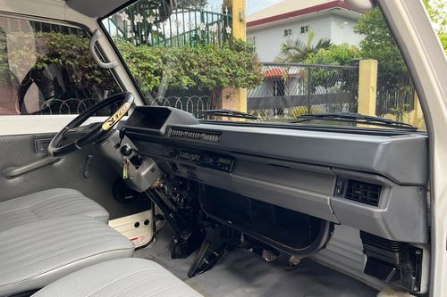 Used 2016 Mitsubishi L300 2.5L FB Exceed MT