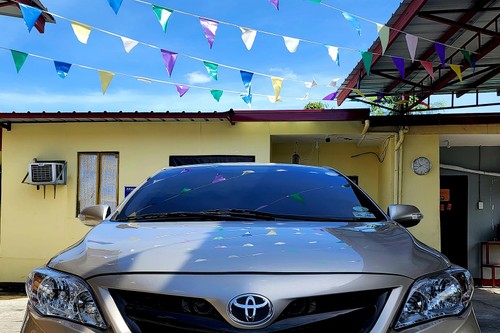 Second hand 2013 Toyota Corolla Altis 1.6 V AT 