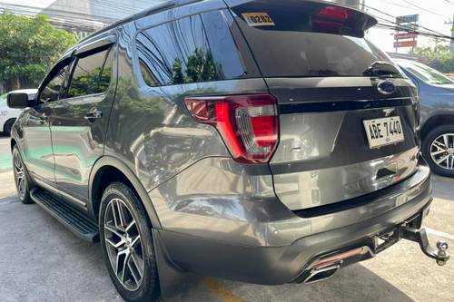 Old 2016 Ford Explorer 3.5L 4x4 Limited+