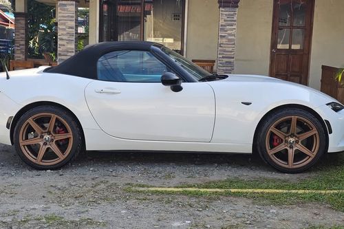 Old 2017 Mazda MX-5 SkyActiv-G 2.0 L MT